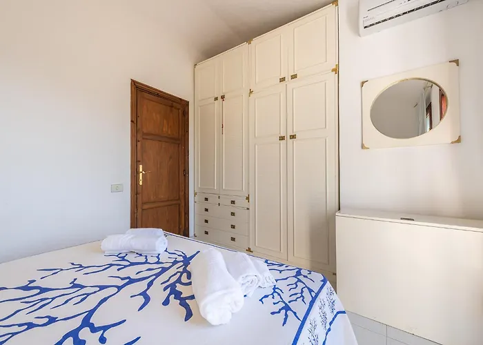 Cristina Bella Vista Mare E Porto Turistico Loc Notteri Villasimiuss Villa *